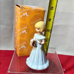 Growing up Birthday Girls age 6 Blonde figurine - new